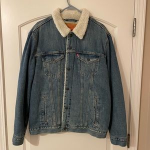 (NWOT) Levi’s Sherpa Medium Wash Jean Jacket
